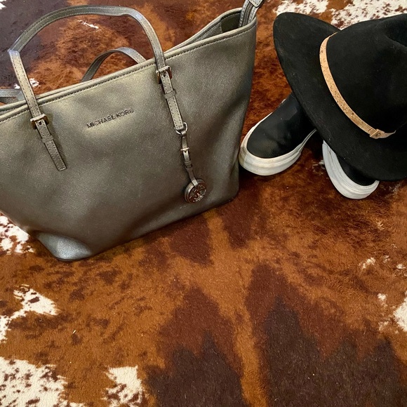 Michael Kors bag - Picture 1 of 8